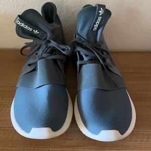 Adidas tubular shoes size 10 excellent condition